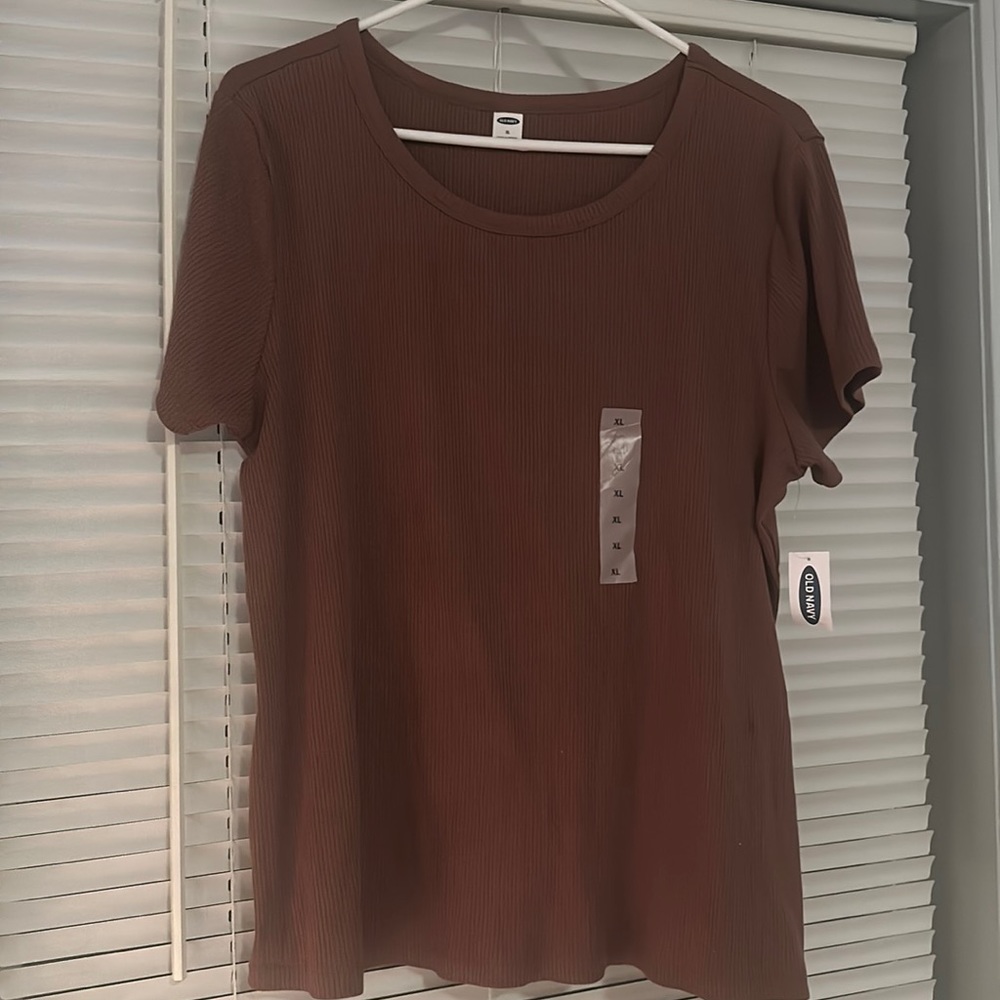 Scoop neck ribbed tee